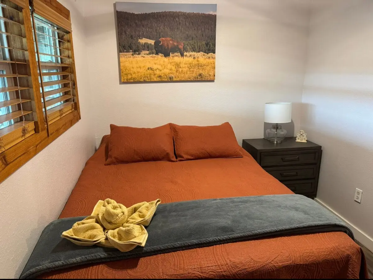 Second guest bedroom in the ranch house